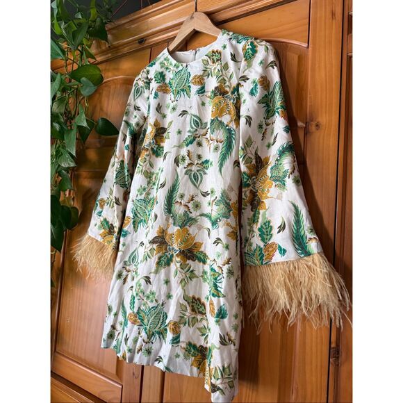 Antonio Melani White Floral Linen Dress, Feather Cuff Detail, Size 4 - Picture 4 of 12